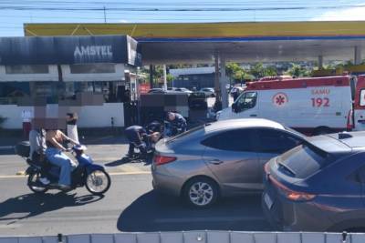 Colisão entre carro e moto deixa motociclista ferido em Criciúma