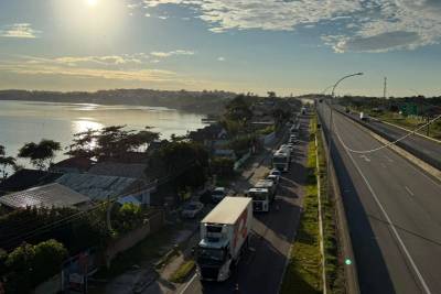 Interdição parcial na Ponte de Laguna provoca filas na marginal da BR-101