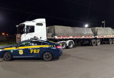 Carreta de Criciúma é flagrada com quase 20 toneladas de excesso de peso em Araranguá