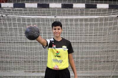 Goleira do handebol feminino de Criciúma é convocada para Seleção Brasileira Juvenil