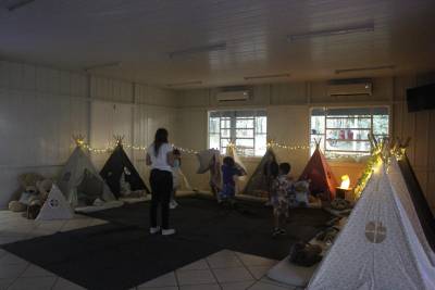 Festa das Luzes: Colégio Satc prepara alunos do Infantil para o Ensino Fundamental