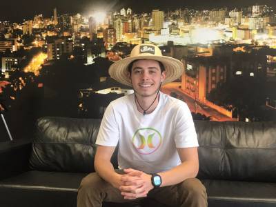 Cantor e compositor Beto Cardoso busca levar mensagens ao público