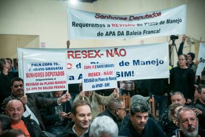 Participantes de audiência se manifestam contra a reserva extrativista do Farol de Santa Marta