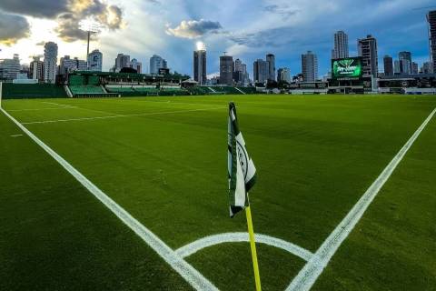 Oitava rodada da Série B inicia com clássico