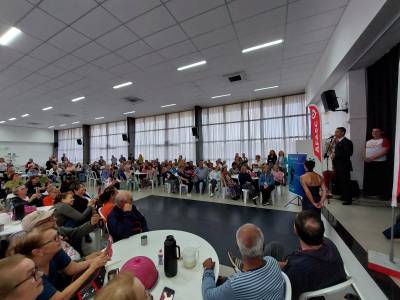 Projetos de dança incentivam inclusão cultural e social de crianças e idosos