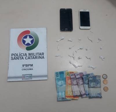 Duas pessoas presas e 18 porções de crack apreendidas no bairro Progresso