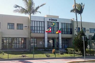 Ex-prefeito e vice são condenados por marketing pessoal com uso de recursos públicos 