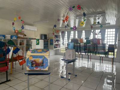 Criciúma: funcionários começam limpeza em escola atingida pelas chuvas no bairro Paraíso