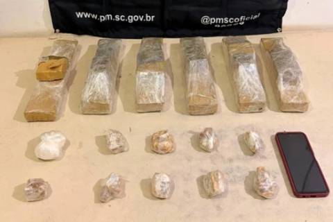 Moradora é flagrada com mais de seis quilos de drogas em kitnet após denúncia anônima