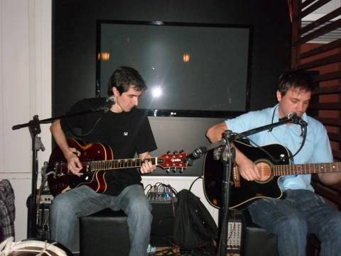 Especial Pouca Vogal Emporium Pub em Criciúma