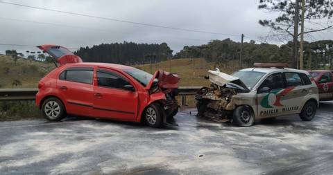 Carro colide frontalmente com viatura e policial militar morre na SC-390 em Anita Garibaldi
