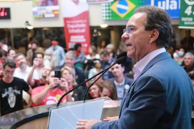 PT oficializa candidatura de Décio Lima ao Governo do Estado