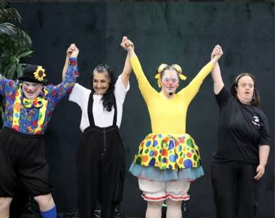 Apae de Içara se apresenta pela primeira vez no Festival de Teatro Revirado em Criciúma
