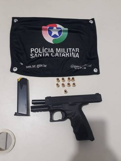 Polícia Militar apreende arma e prende quatro após disparo de arma de fogo 