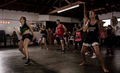 Mult oferece oficina de Dance Hall com a bailarina argentina Jul'B