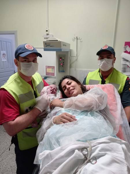 Bombeiros realizam parto dentro de ambulância em Morro da Fumaça