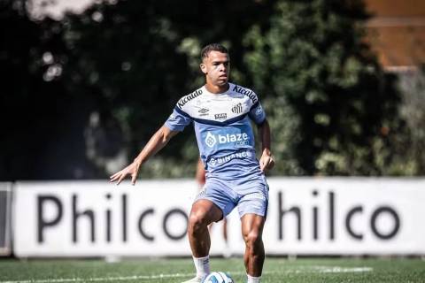 Após aposentadoria de Alison, Criciúma encaminha acerto com volante
