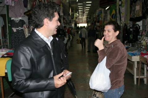 Na semana da eleição Salvaro e Márcio conversam com eleitores