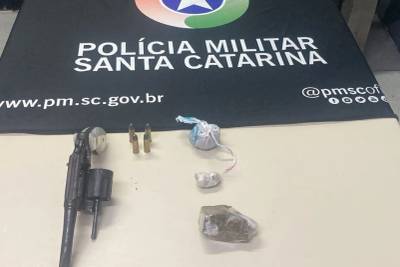 Trio é preso por tráfico de drogas e posse ilegal de arma em Criciúma