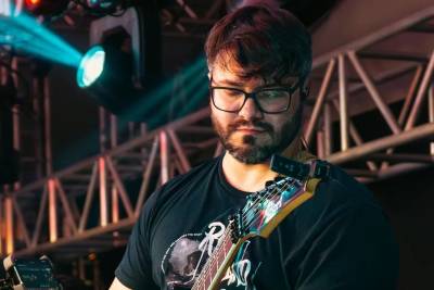 Da influência da família à formação de novos talentos: a trajetória de Marcelo Farias na música