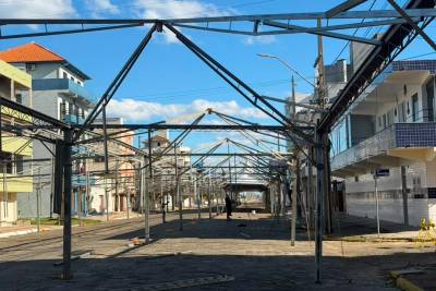 Balneário Arroio do Silva inicia montagem da estrutura da Festa do Peixe