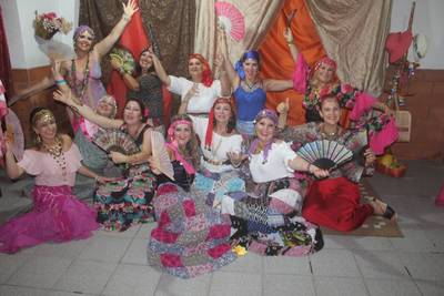 Doze Damas em Festa Cigana