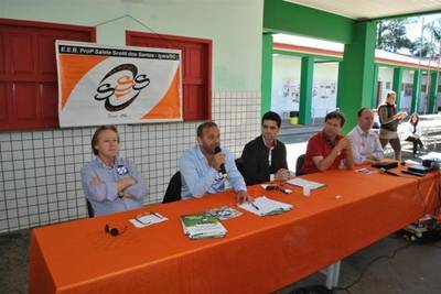 Candidatos de Içara participam de debate no Colégio Salete Scotti