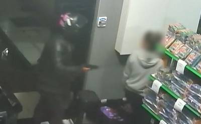 Jovem é indiciado por roubo armado em distribuidora