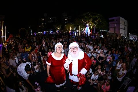 Chegada do Papai Noel reúne 500 pessoas na Santa Bárbara