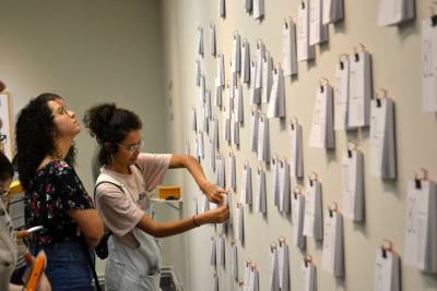 Unesc recebe exposição 'A verdadeira matéria das coisas', de Helene Sacco 