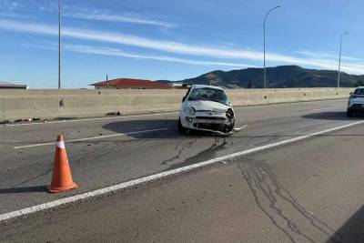 Carro capota na ponte Anita Garibaldi
