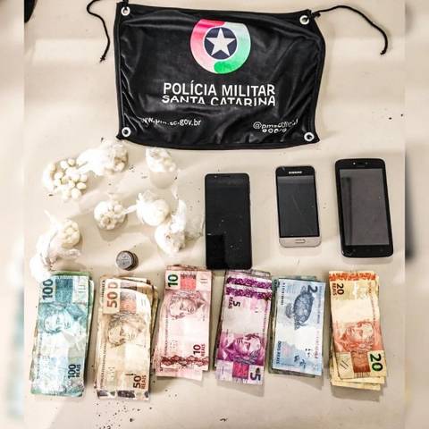 Tubarão: Polícia Militar prende cinco pessoas por tráfico de drogas e associação para o tráfico