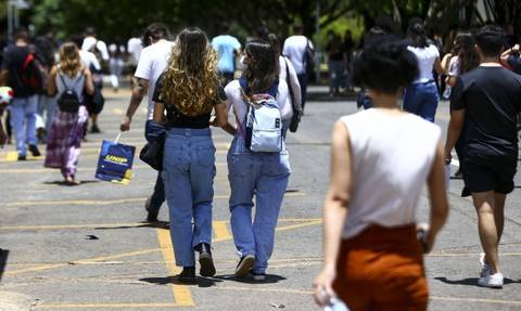 Enem aborda atualidades de forma interdisciplinar; confira possíveis temas
