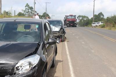 Engavetamento com três veículos é registrado na Rodovia Antônio Darós
