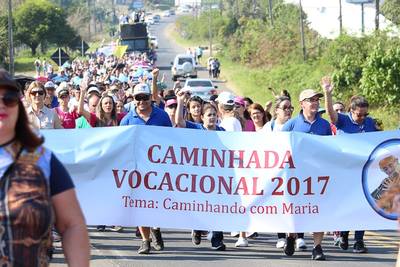 Caminhada Vocacional reúne centenas de fiéis