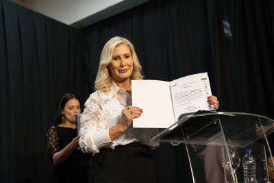 Luciane Ceretta toma posse para novo mandato na presidência da Acafe