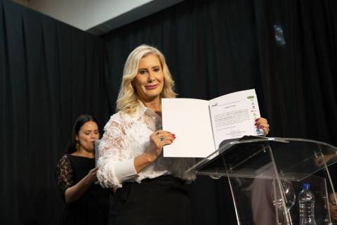 Luciane Ceretta toma posse para novo mandato na presidência da Acafe