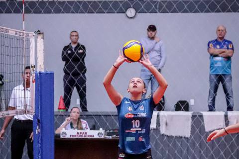 Fotos: Vôlei de Forquilhinha conquista etapa do Campeonato Estadual de forma invicta