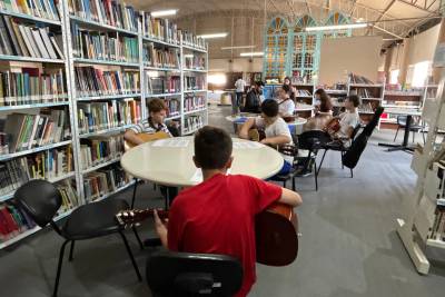 Oficina de violão: projeto forma novos talentos nas escolas de Cocal do Sul