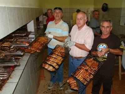 Festa da Tainha leva milhares ao Rincão