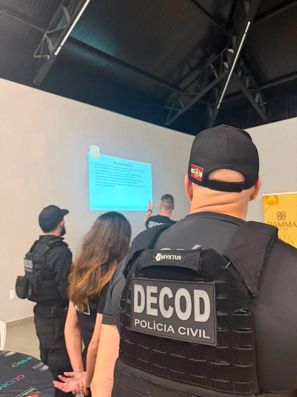 Operação da Polícia Civil prende três e cumpre nove mandados de busca em Criciúma e região; veja fotos — foto 2