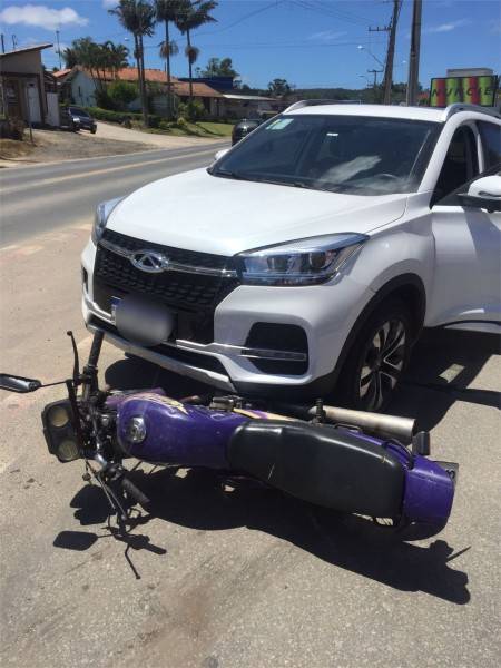 Carro e moto colidem em Jaguaruna