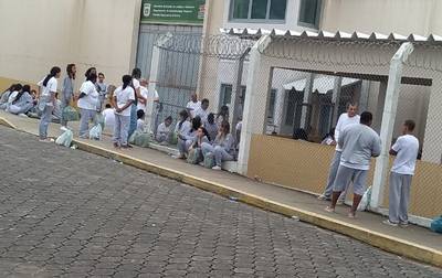 Parentes relatam dificuldade em visitas a presos no Presídio Santa Augusta