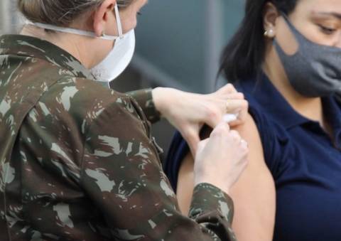 Sábado terá mutirão de vacinação da Influenza e Covid-19 na Praça Nereu Ramos