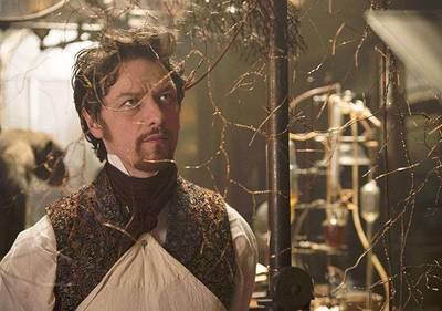 VÍDEO: Victor Frankenstein estreia no Criciúma Shopping