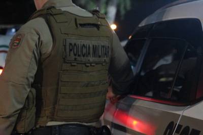 Homem agride companheira por ciúmes e faz ameaças de morte em Criciúma