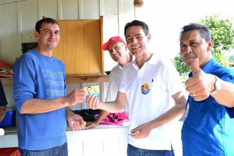 Marcos e Boaroli trabalham forte no corpo a corpo, em Nova Veneza 