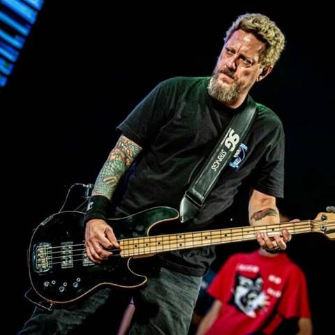 Morre Canisso, baixista da banda Raimundos