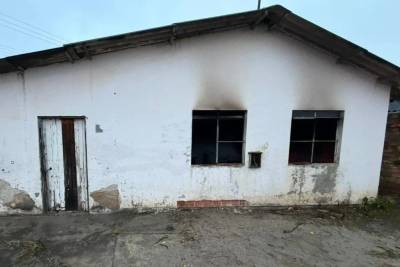 Casa utilizada por pessoas em situação de rua é atingida por incêndio em Morro da Fumaça