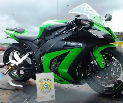 PRF intercepta motociclista a 179 km/h
